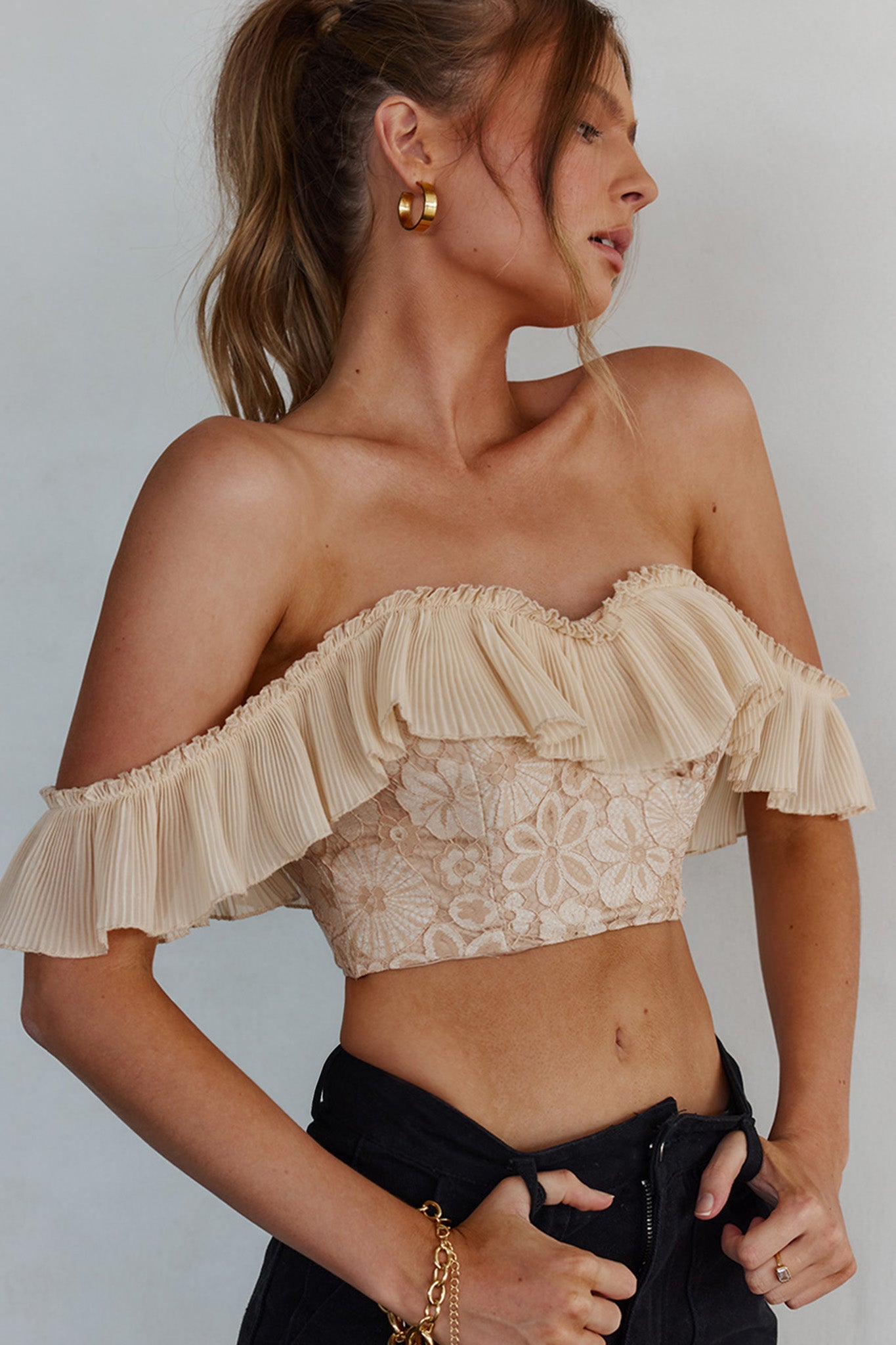 Dreamy On Or Off-Shoulder Frill Crop Top Nude