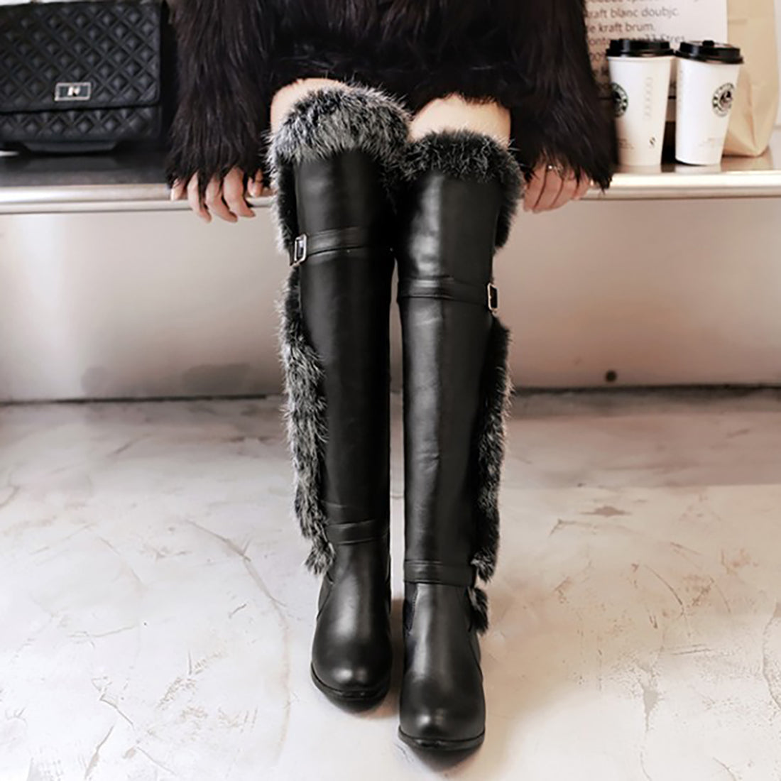 Bottes d'hiver au genou chics en fausse fourrure