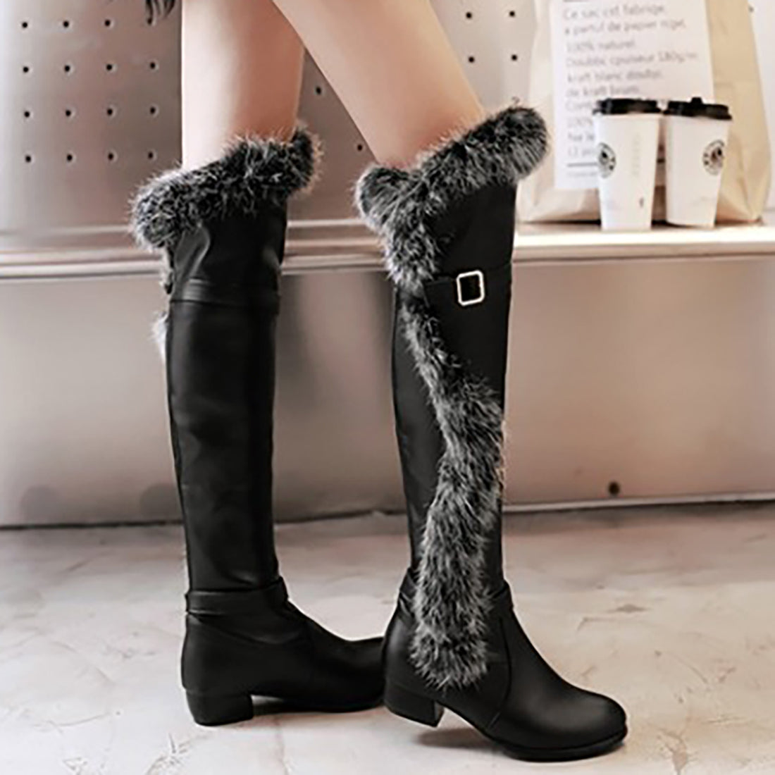 Bottes d'hiver au genou chics en fausse fourrure