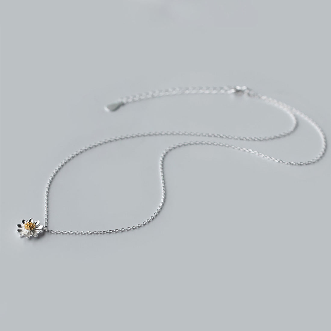 Daisy Flower Pendant Silver Necklace