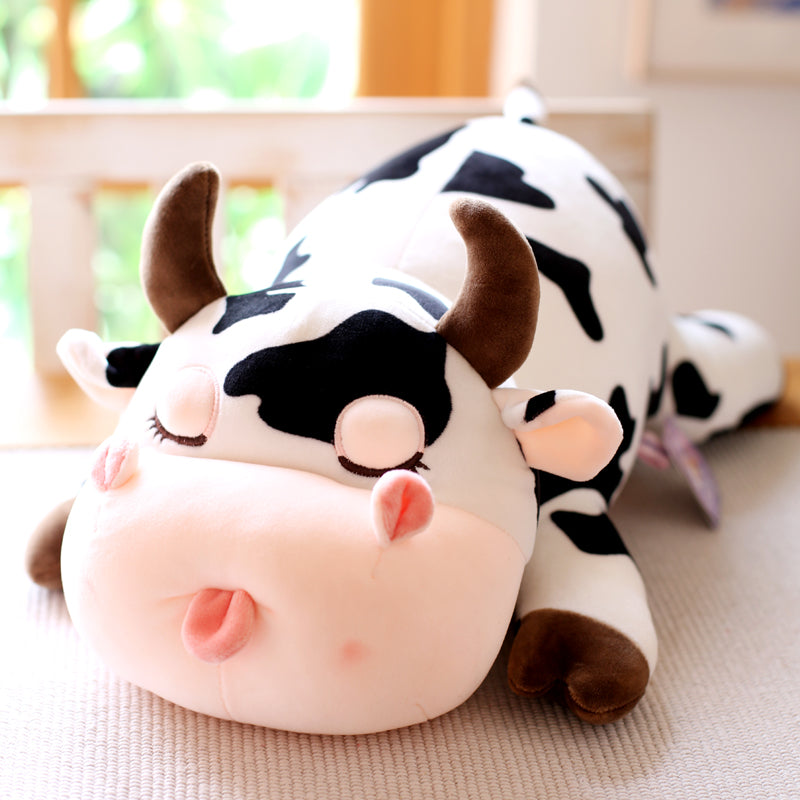 Peluche de vache mignonne endormie en peluche