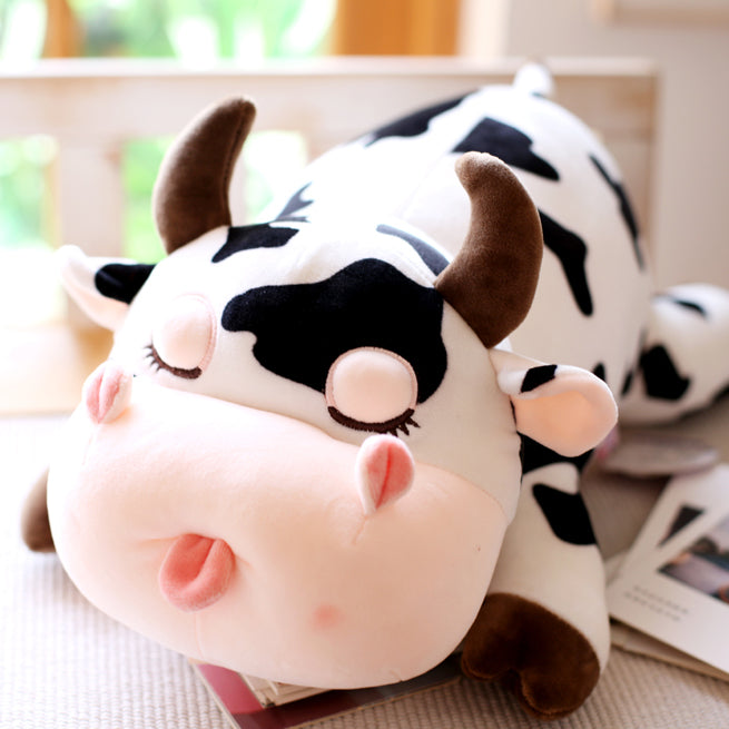 Peluche de vache mignonne endormie en peluche