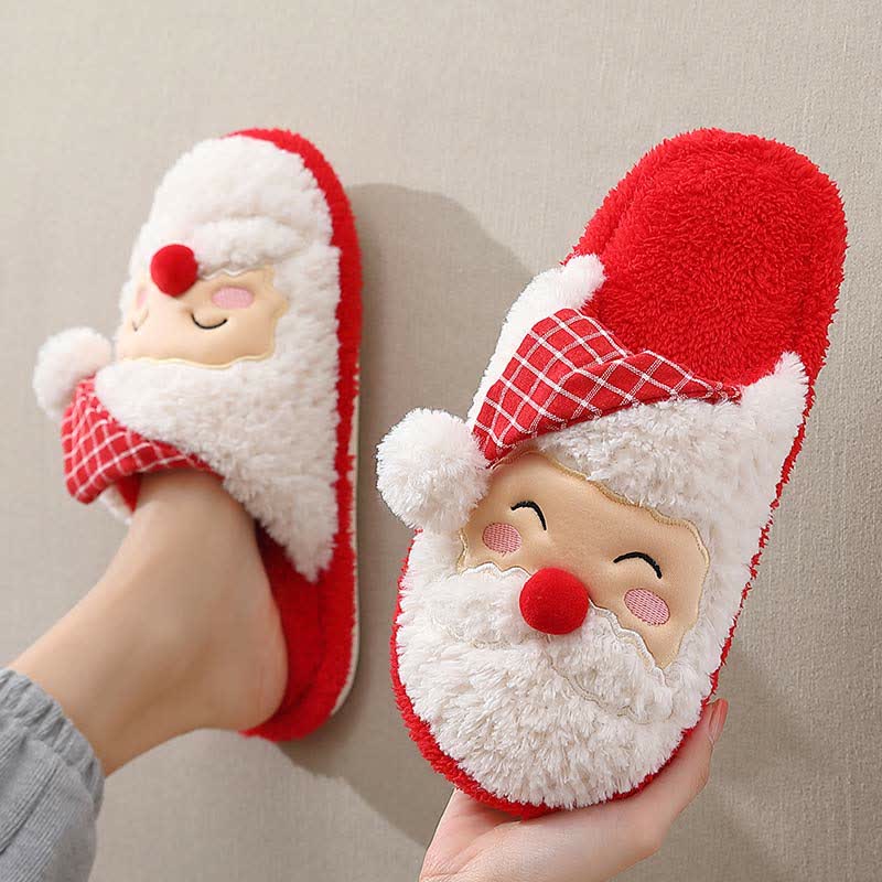 Lindas pantuflas navideñas de felpa de Papá Noel