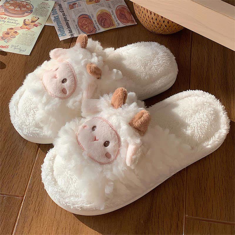 Pantuflas acogedoras de peluche de oveja de dibujos animados