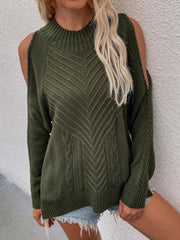 Kaltschultriger Pullover mit Zopfmuster