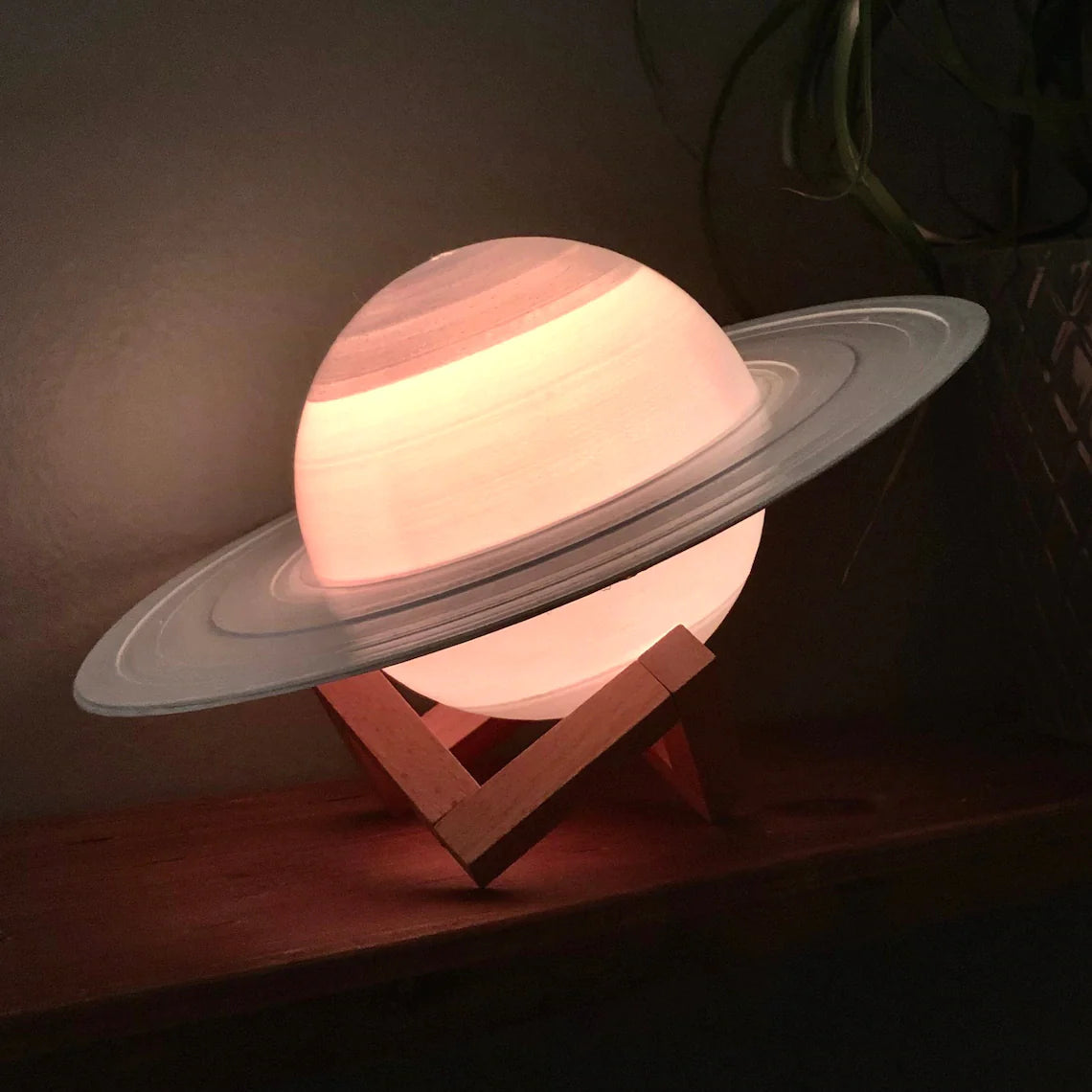 Farbwechselnde Saturnlampe