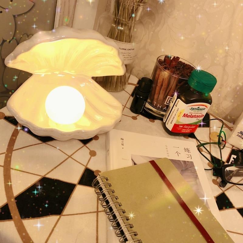 Sirenita - Pearl & Shell Desk Lamp