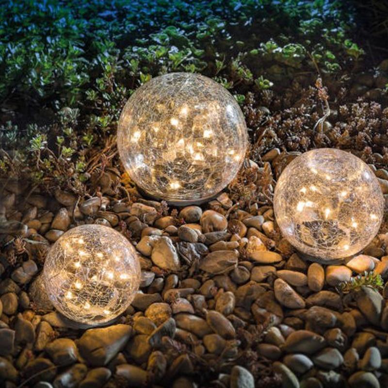 Luz solar de jardín con bola de cristal agrietada