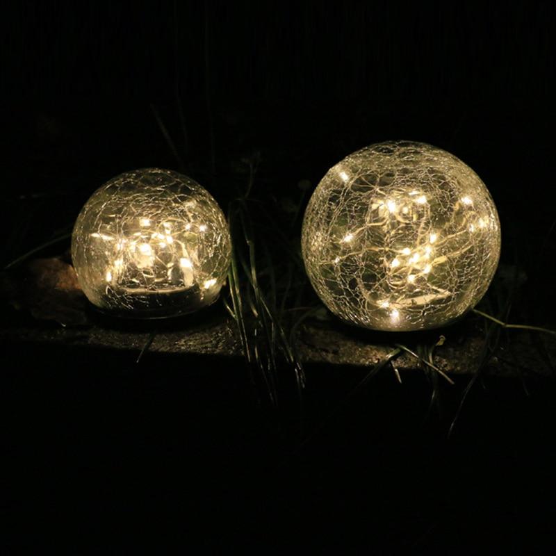 Luz solar de jardín con bola de cristal agrietada