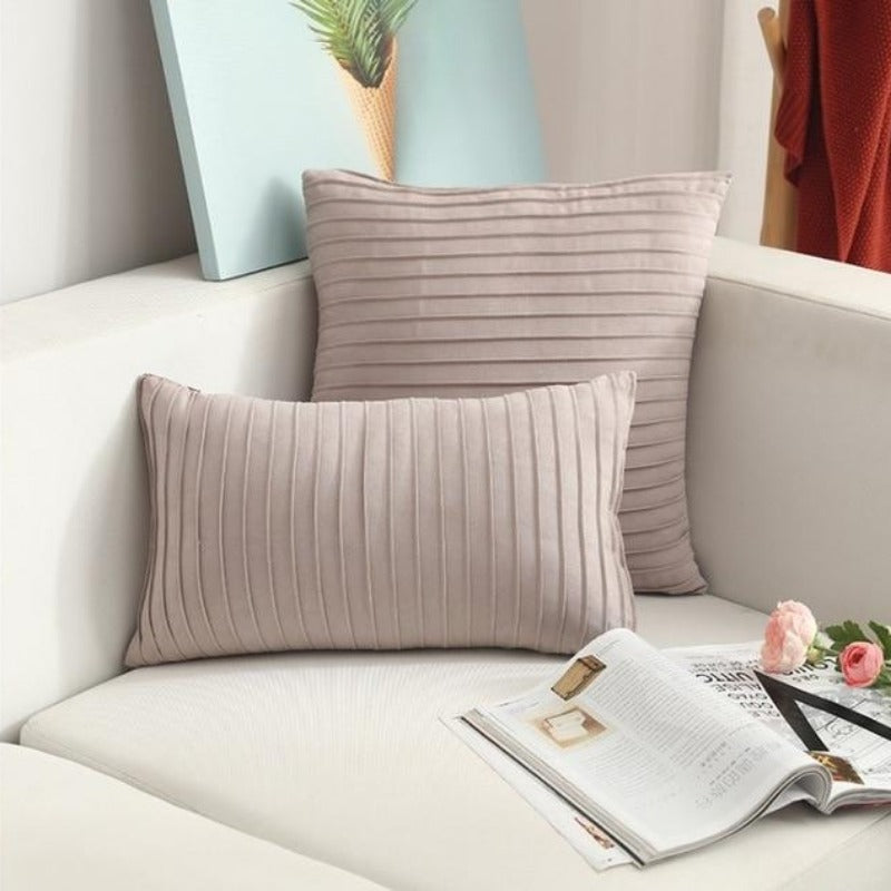 Housse de coussin en faux suède The Pretty Pleats