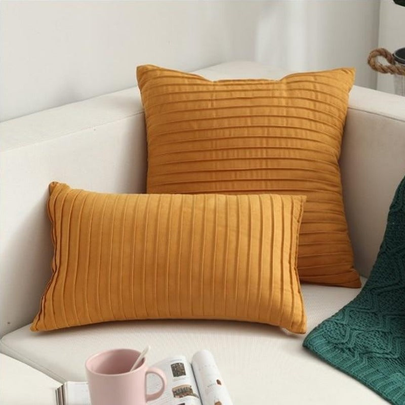 Housse de coussin en faux suède The Pretty Pleats