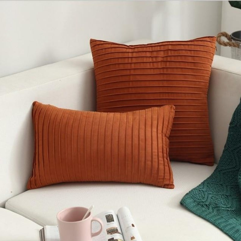 Housse de coussin en faux suède The Pretty Pleats