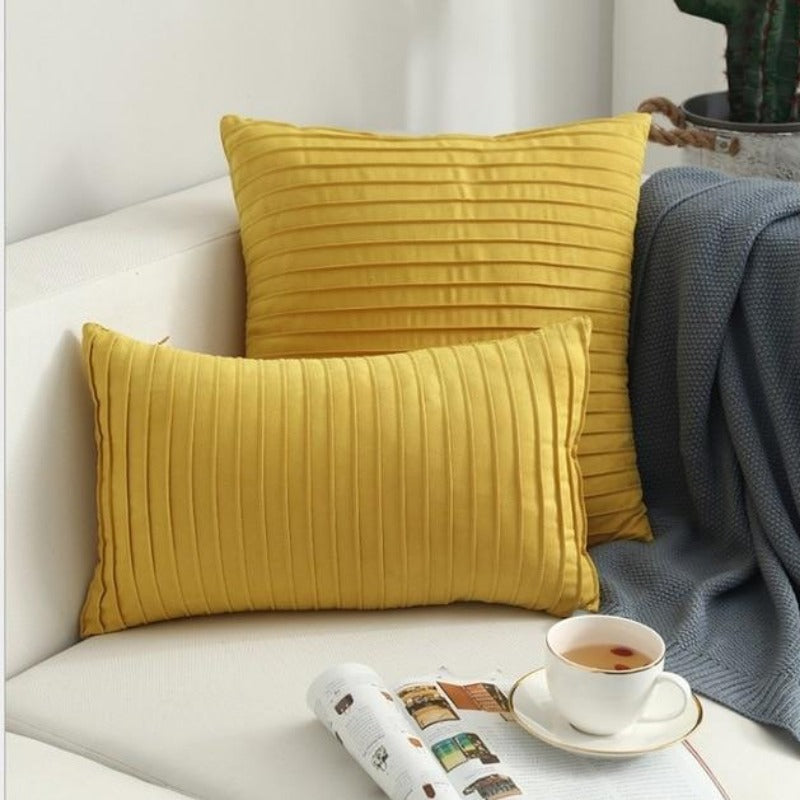 Housse de coussin en faux suède The Pretty Pleats