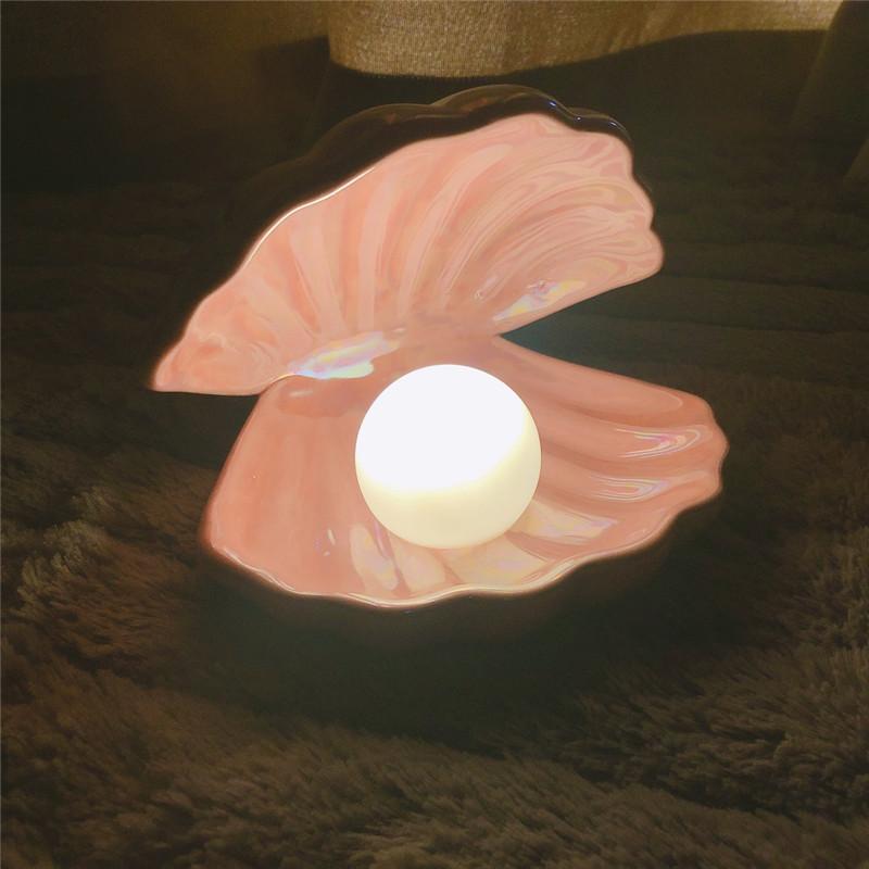 Sirenita - Pearl & Shell Desk Lamp