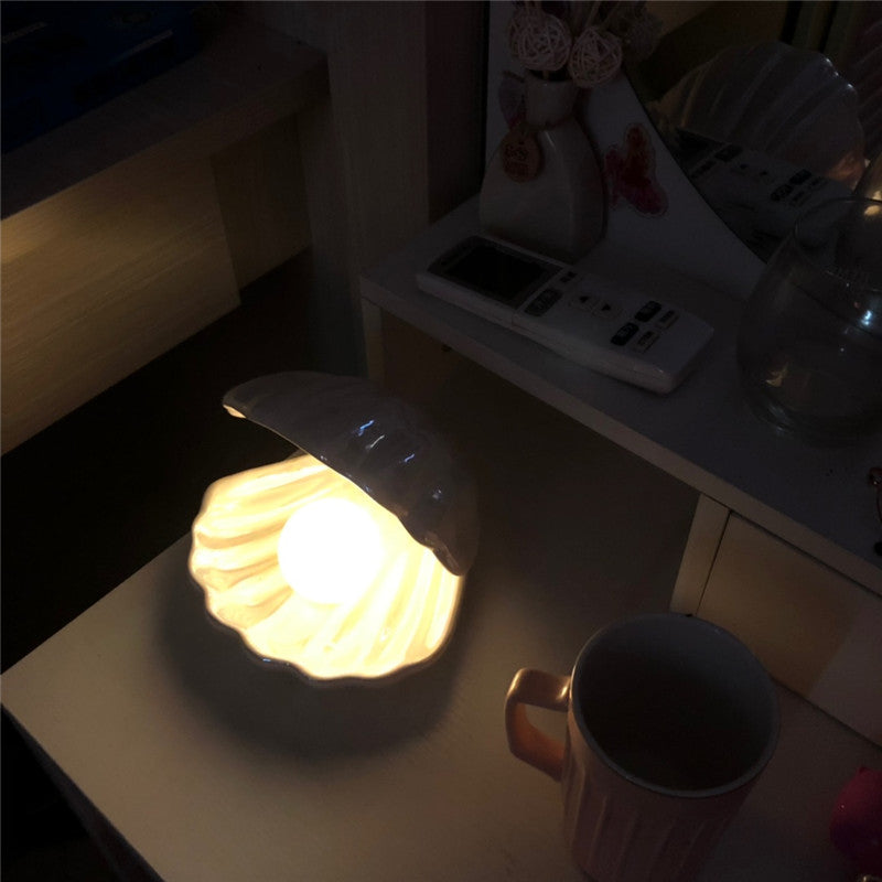 Sirenita - Pearl & Shell Desk Lamp