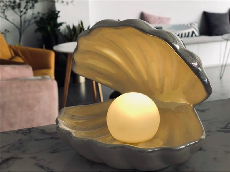 Sirenita - Pearl & Shell Desk Lamp