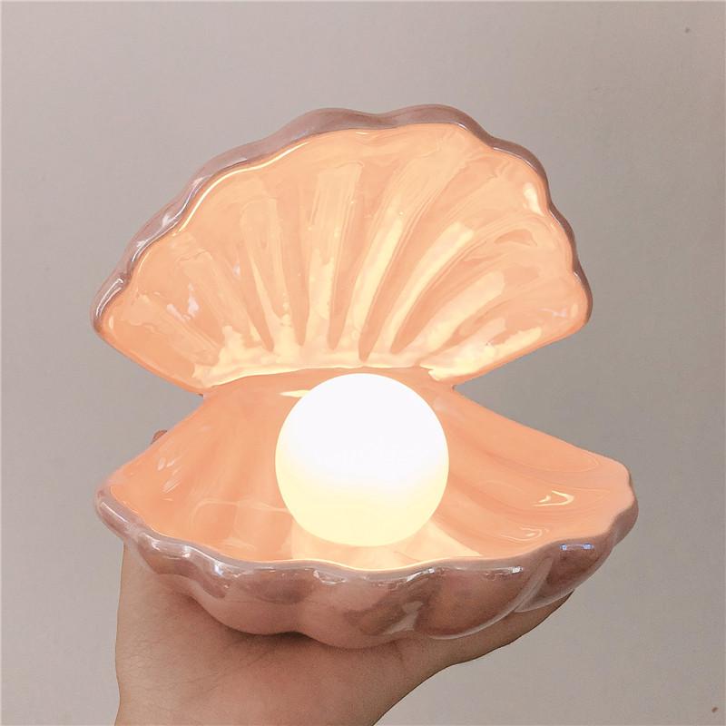 Sirenita - Pearl & Shell Desk Lamp