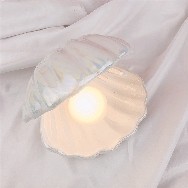 Sirenita - Pearl & Shell Desk Lamp