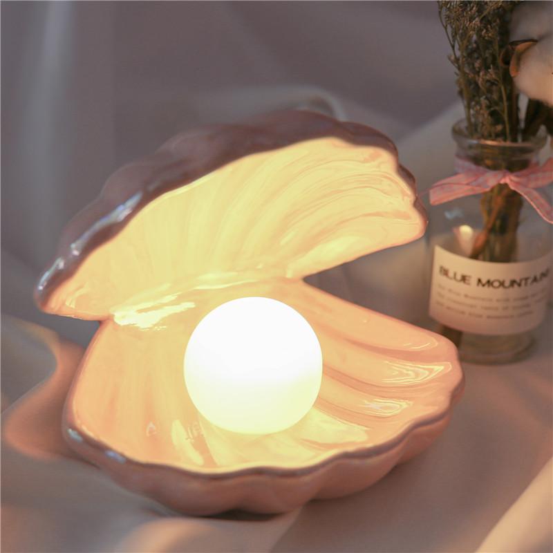 Sirenita - Pearl & Shell Desk Lamp