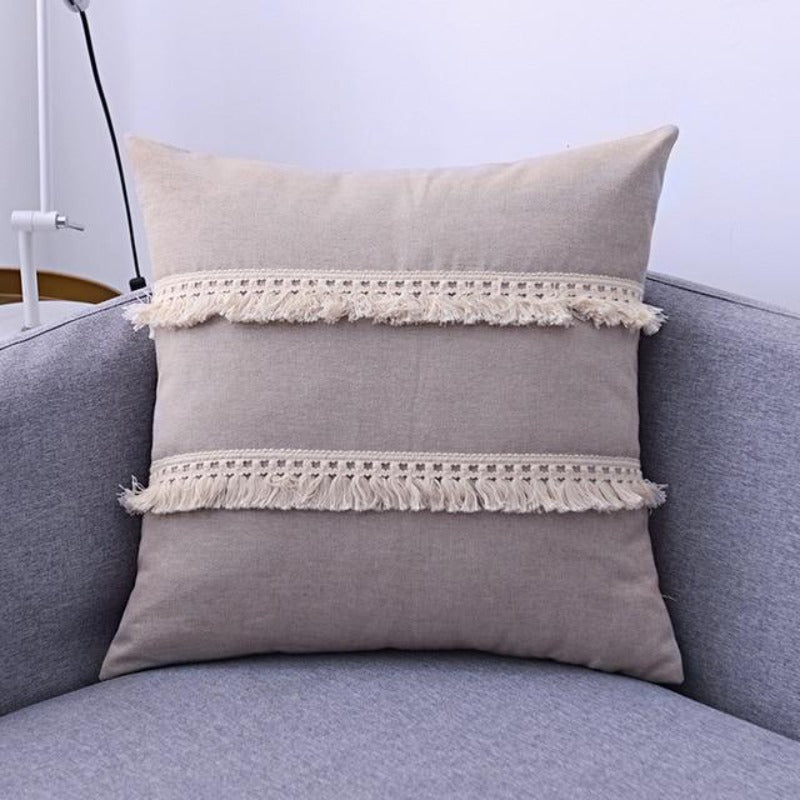 La collection de housses de coussin Boho Fringe + Tassel