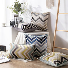 La collection de housses de coussin à chevrons en velours