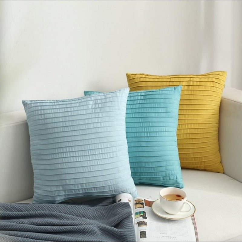 Housse de coussin en faux suède The Pretty Pleats