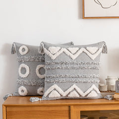 La collection de housses de coussin touffetée Global Citizen