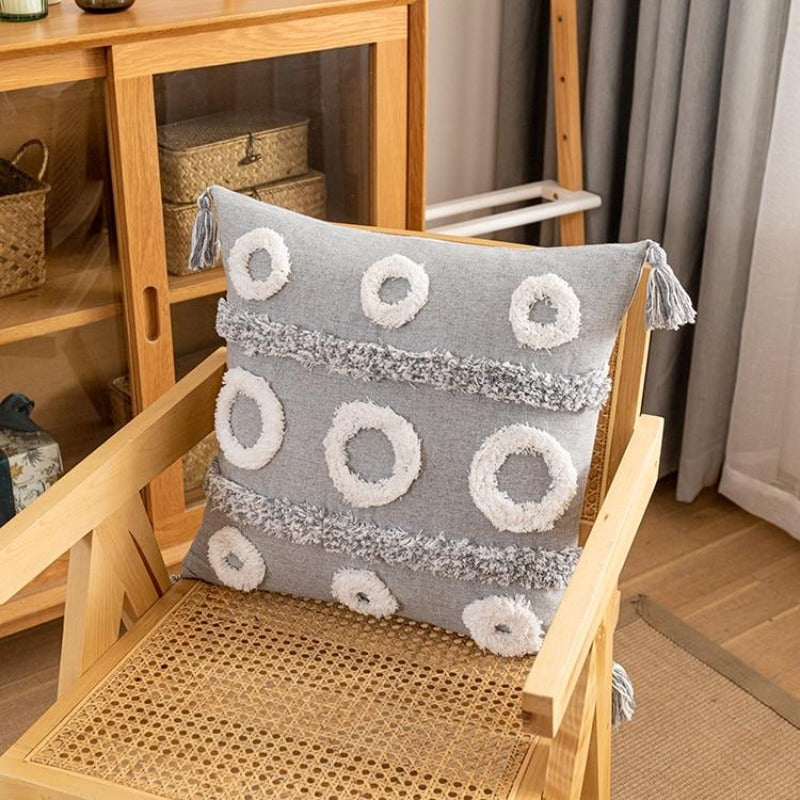 La collection de housses de coussin touffetée Global Citizen