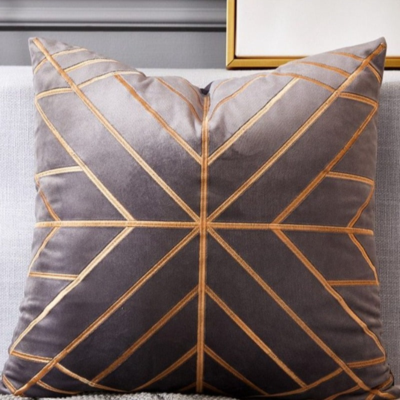 La collection de housses de coussin en velours doré de luxe Geo