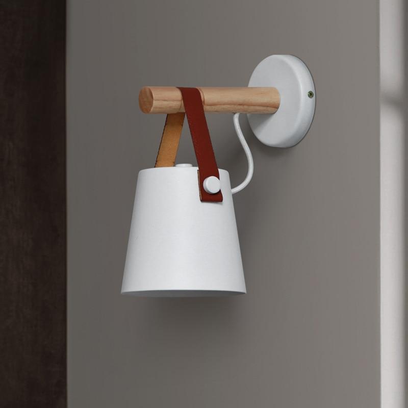 Nordische hängende Wandlampe aus Holz