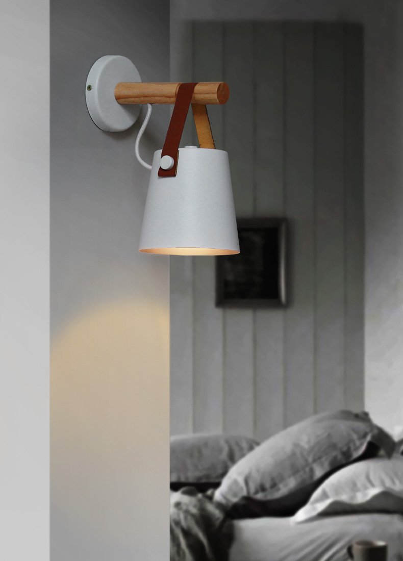 Nordische hängende Wandlampe aus Holz