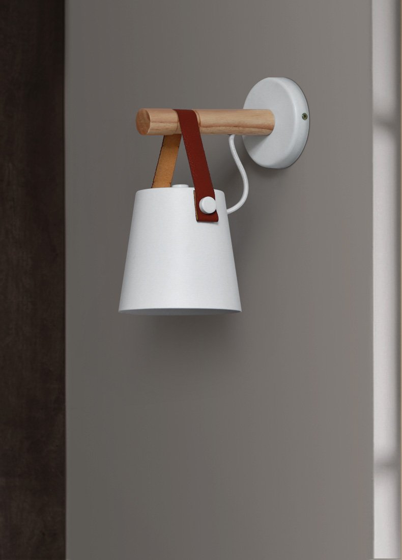 Nordische hängende Wandlampe aus Holz