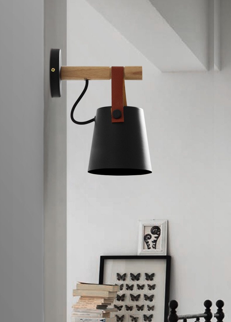 Nordische hängende Wandlampe aus Holz