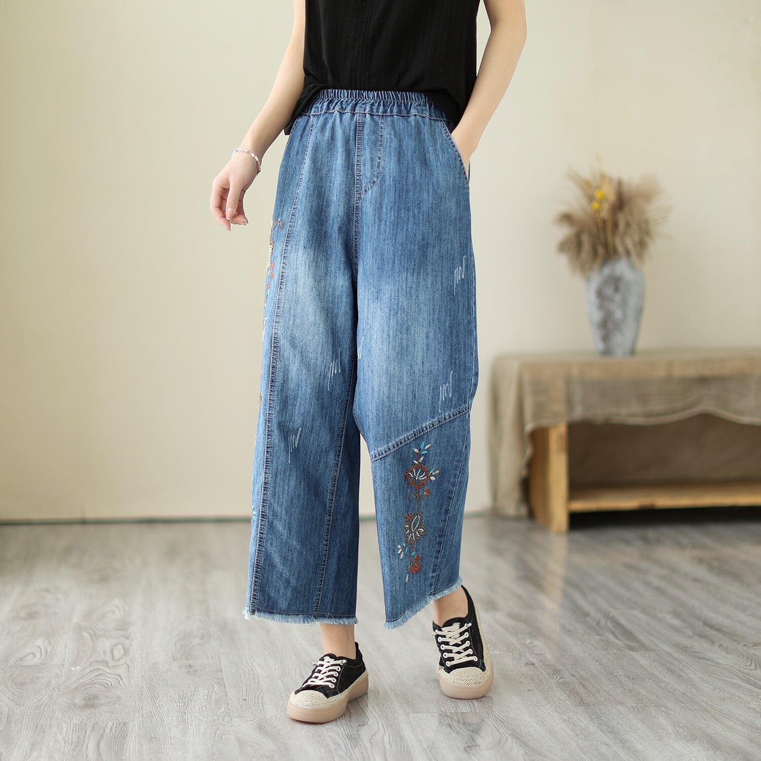 Lässige Sommer-Jeans aus Baumwolle mit weitem Bein und Stickerei